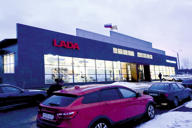 Парковка склада автомобилей "Lada"